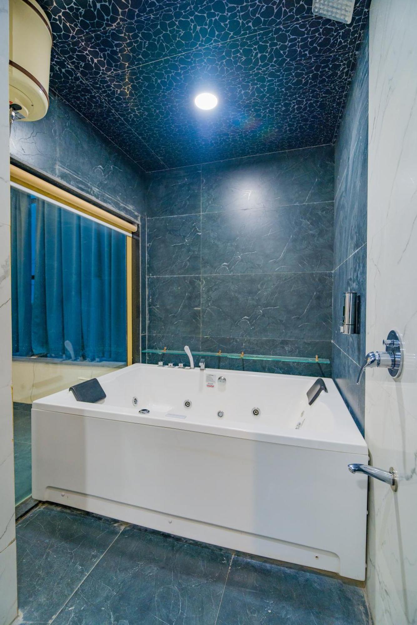 Hotel Kanha Shree By Cosmos Green Indore Room photo