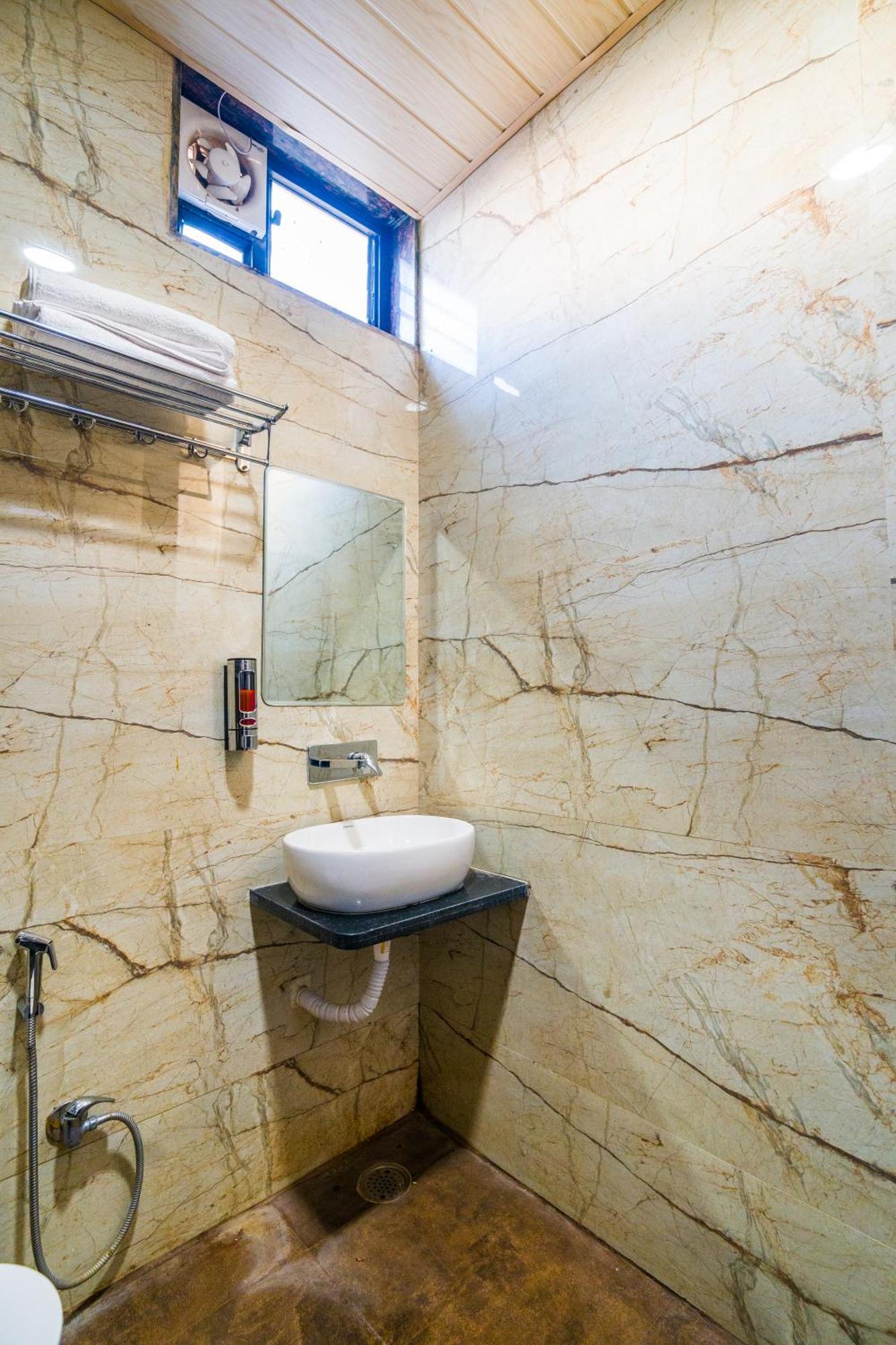 Hotel Kanha Shree By Cosmos Green Indore Room photo